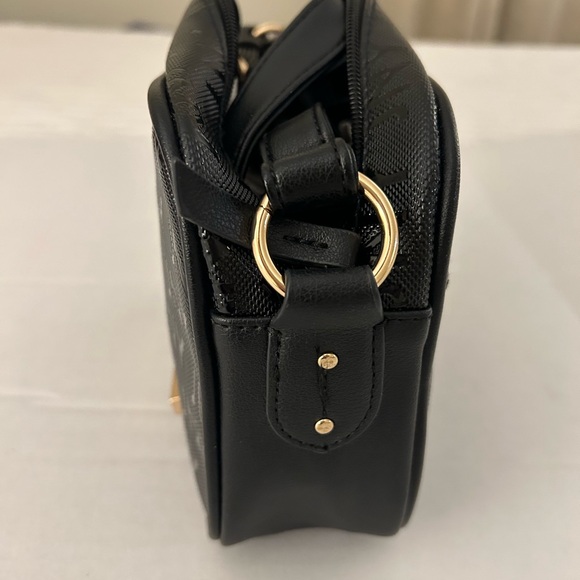 Jones New York Black Crossbody Bag with Gold Accents. - Picture 4 of 10